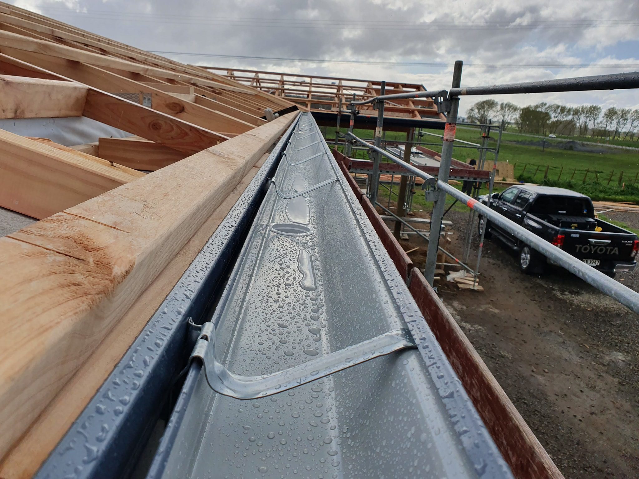 Continuous metal spouting on a house